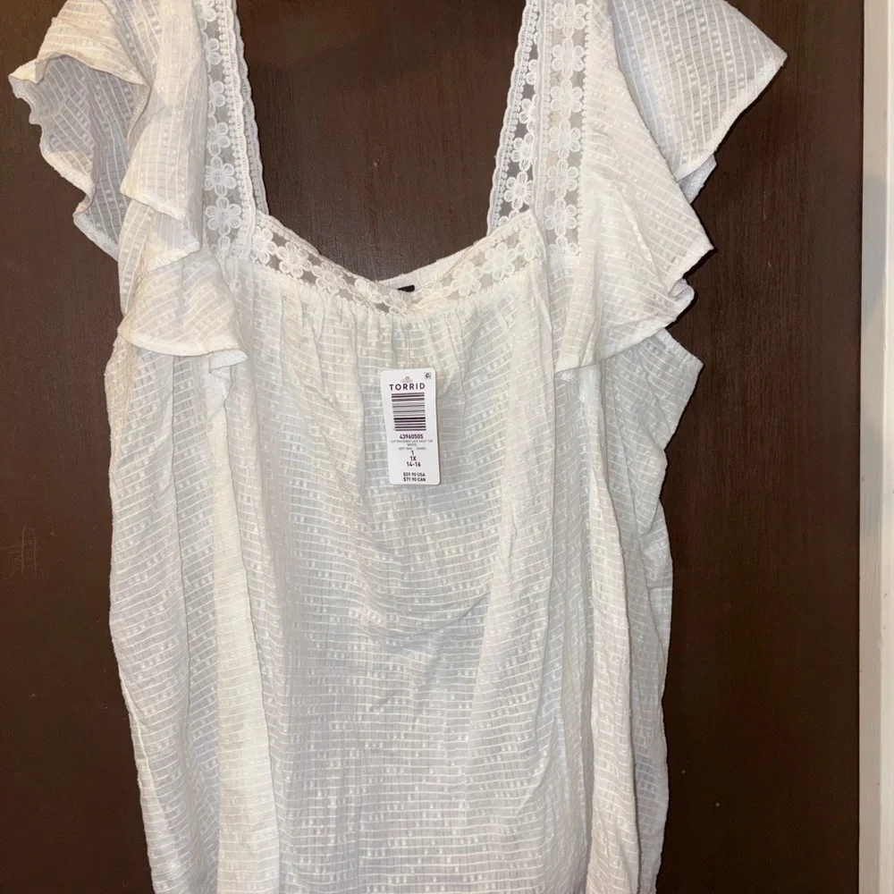 NWT - White Lace Inset Flutter Sleeve Top (Never Been Worn) - Picture 5 of 5